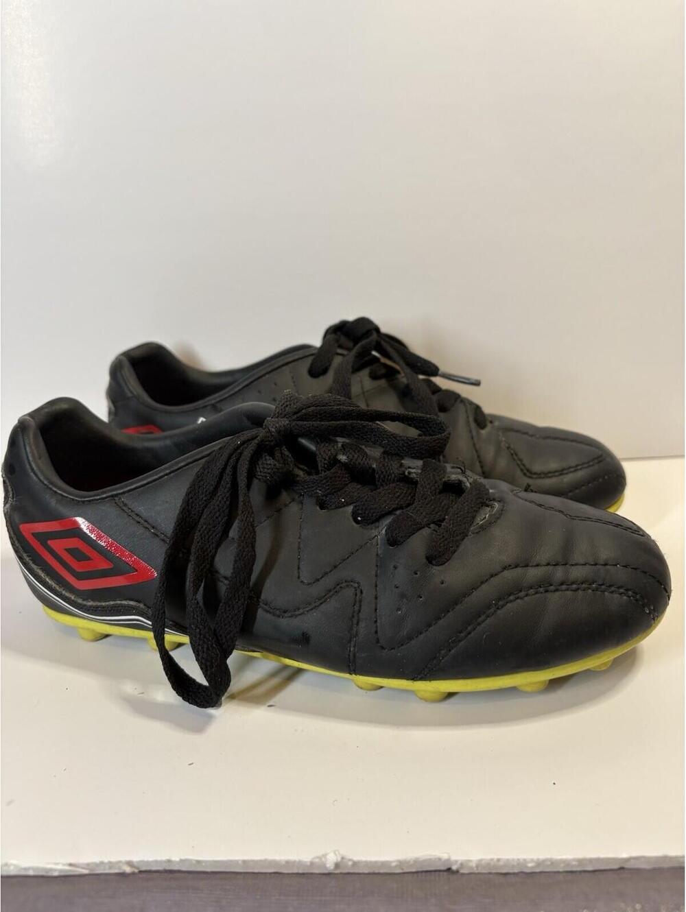 Umbro CITADEL Soccer Cleats Youth Size 3 Black